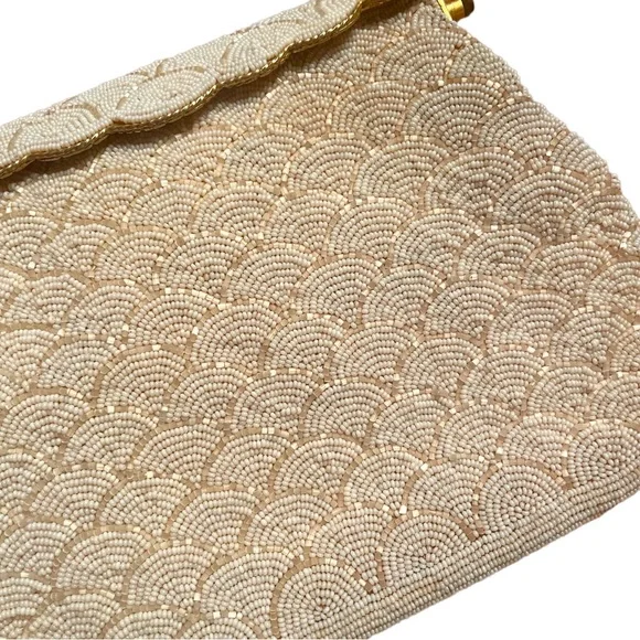 Vintage Beaded Purse Scalloped Design White and Gold - Picture 5 of 8